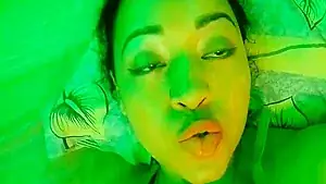 Saturno Squirt The Sexiest Latin Babe In The Green Room I Teach You How To Masturbate A Pussy With Your Fingers