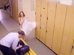 Naked stunner surprises a guy in the locker room