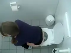 spies a college girl in the toilet