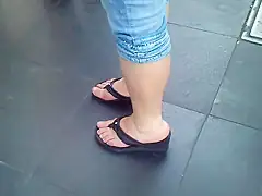 BOOTY IN A CROWD!!!