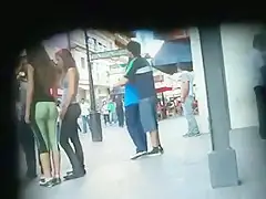 Culo de teen 18+ en una calle estupendo