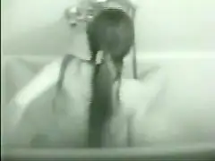 Spying my girlfriend rubbing pussy in bath tube